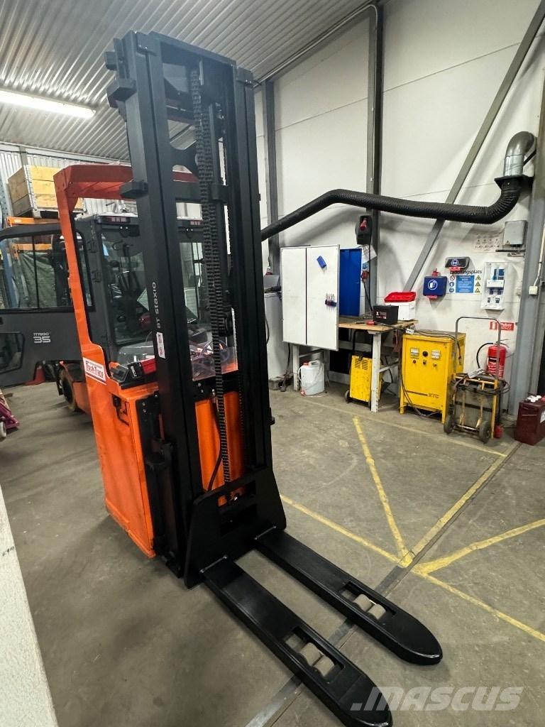 Toyota SSE160 Самохідні електроштабелери