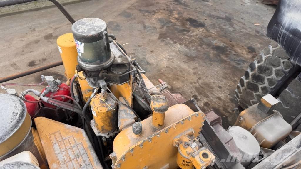 CAT 775 D Кар`єрні самоскиди
