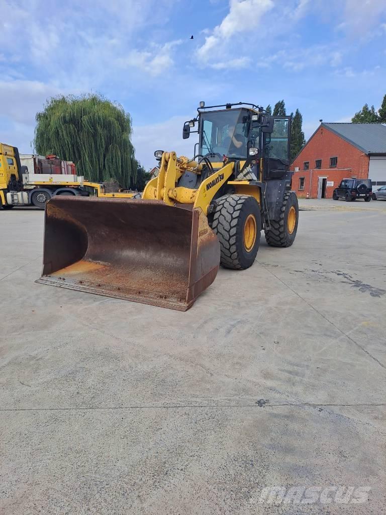 Komatsu WA 320-6 Фронтальні навантажувачі