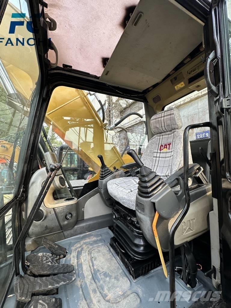 CAT 320 D Гусеничні екскаватори