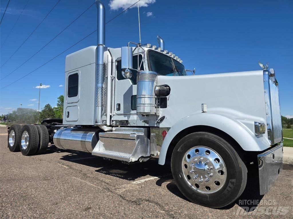 Kenworth W 900 Тягачі