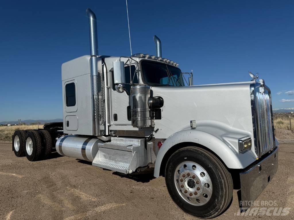 Kenworth W 900 Тягачі