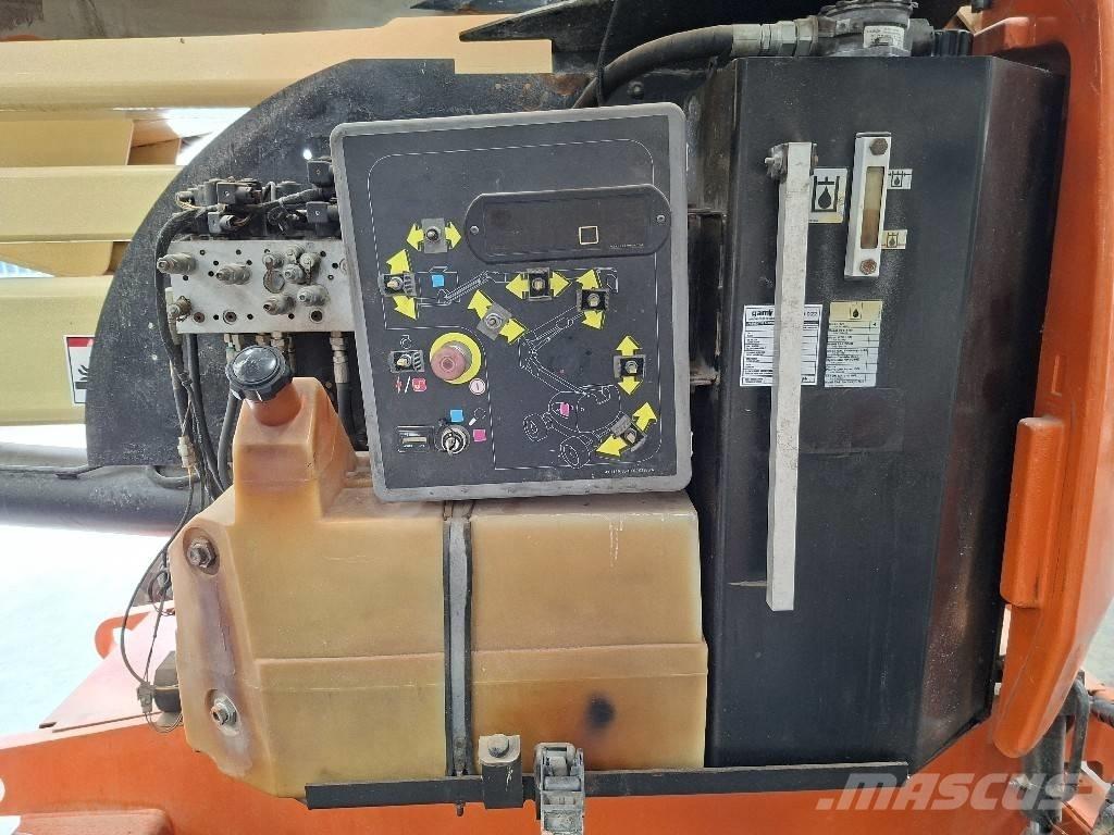 JLG 450 AJ Компактні самохідні стрілові підйомники