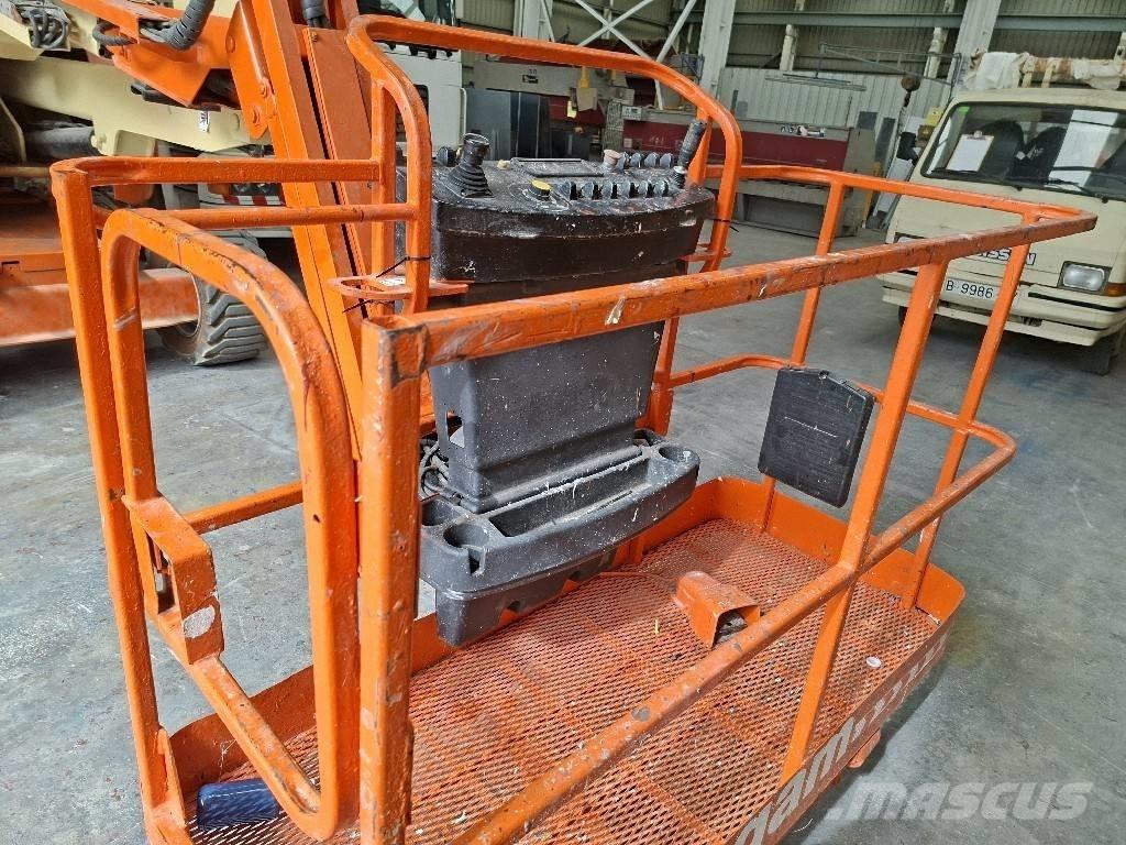 JLG 450 AJ Компактні самохідні стрілові підйомники