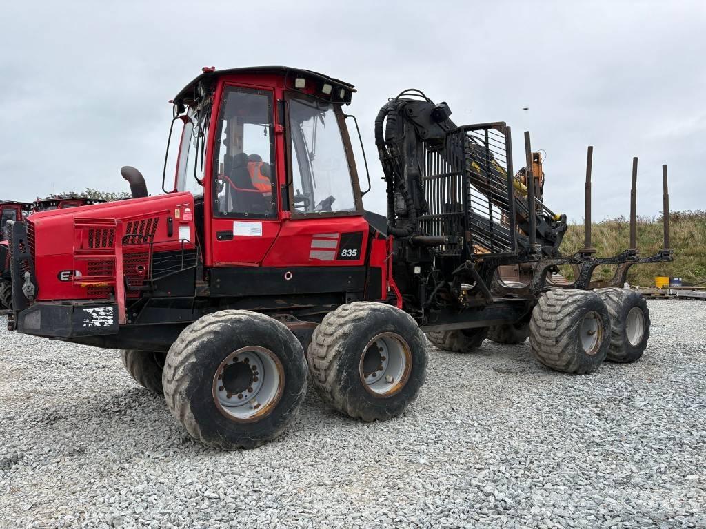 Komatsu 835 Форвардери