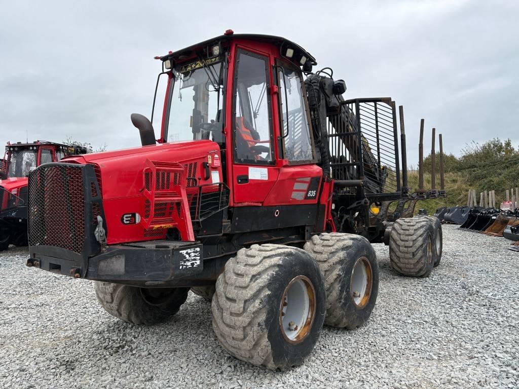 Komatsu 835 Форвардери