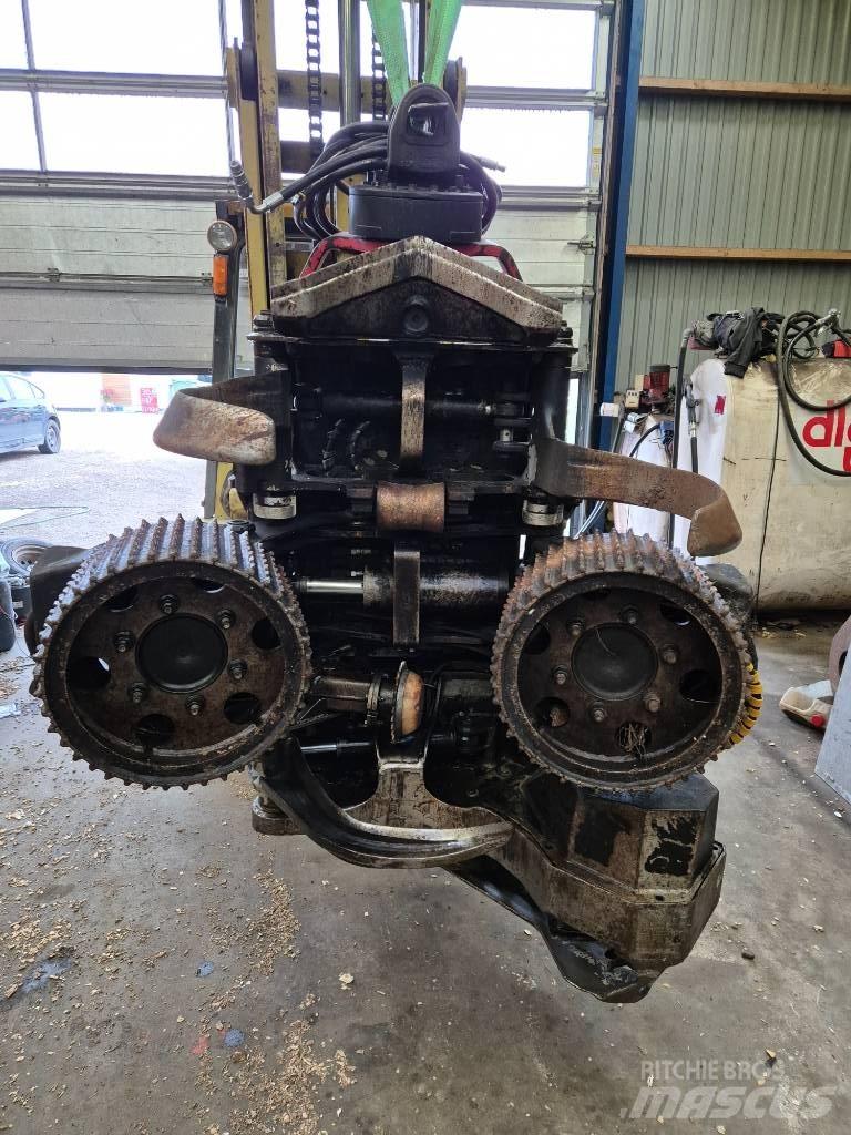 Komatsu 360.2 Валочні головки