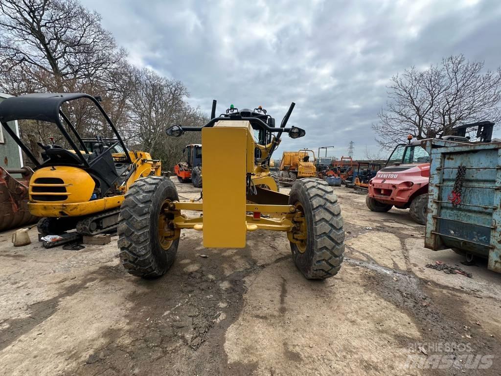 CAT 150 Грейдери