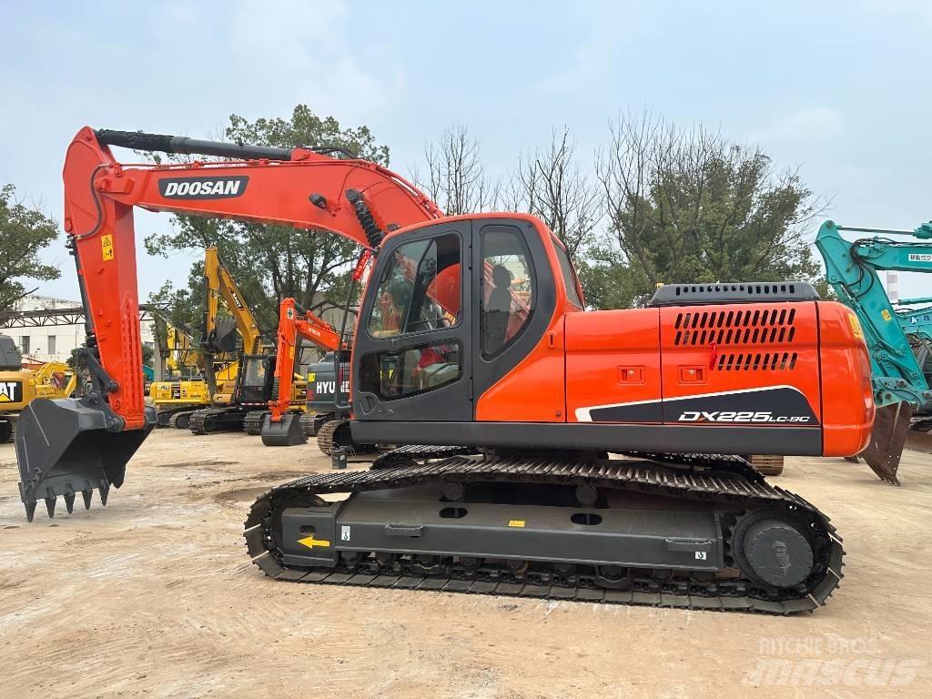Doosan DX 225 LC-9 Гусеничні екскаватори