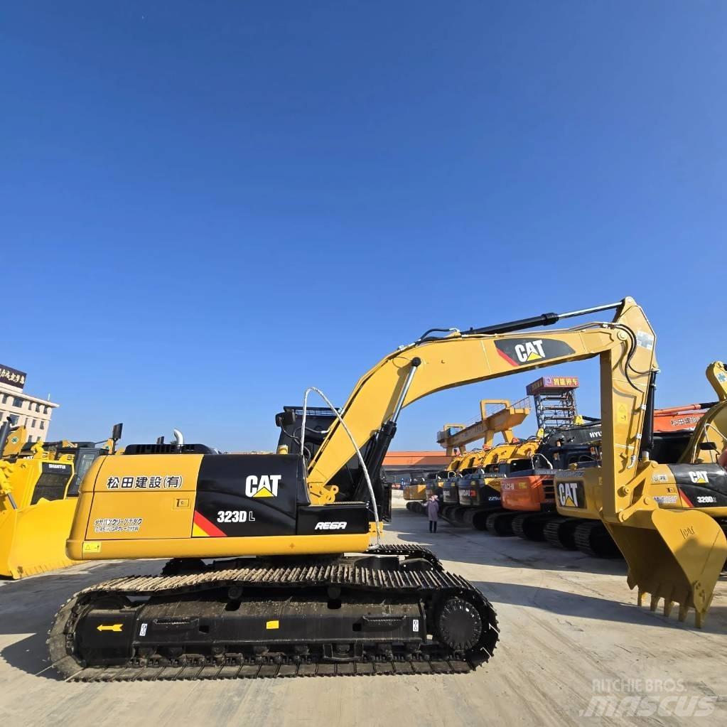 CAT 323 D L Середні екскаватори 7т. - 12т.