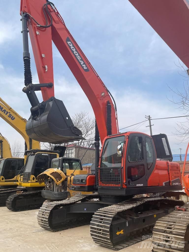Doosan DX225lc-9 Гусеничні екскаватори