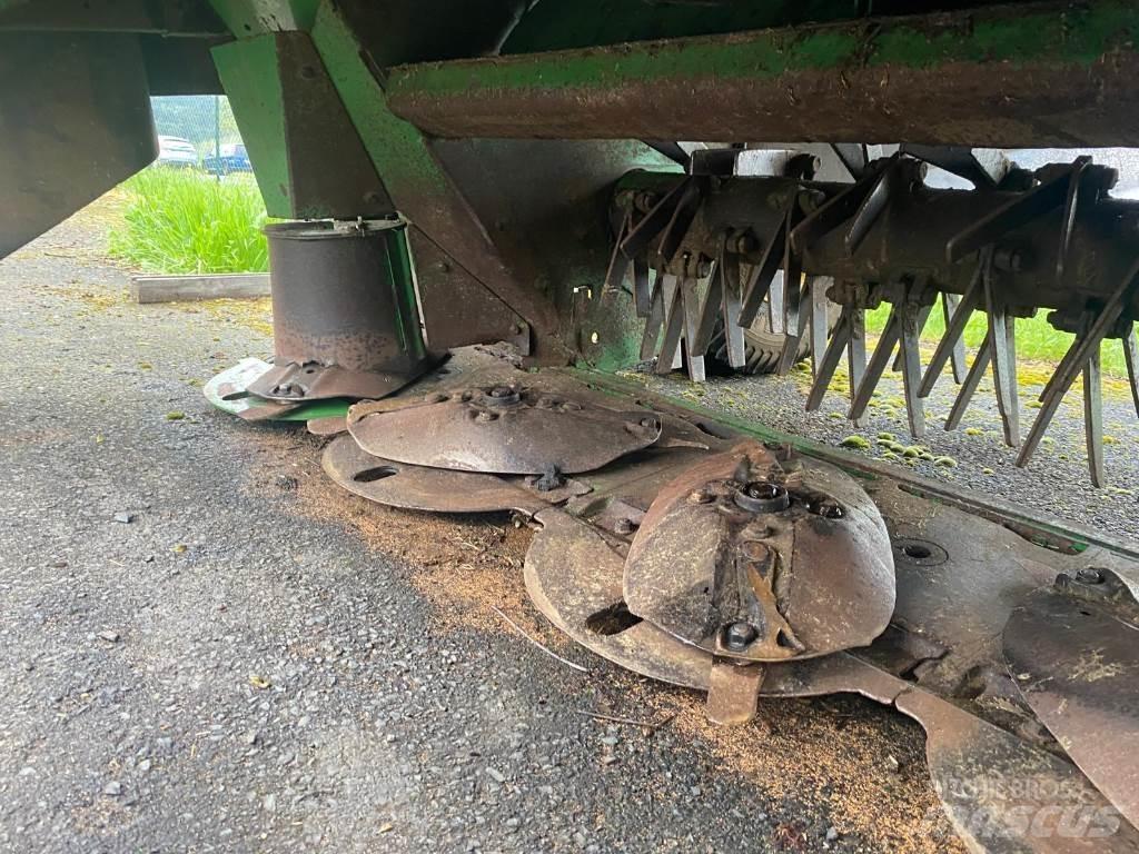 John Deere 730 Навісні та причіпні косарки