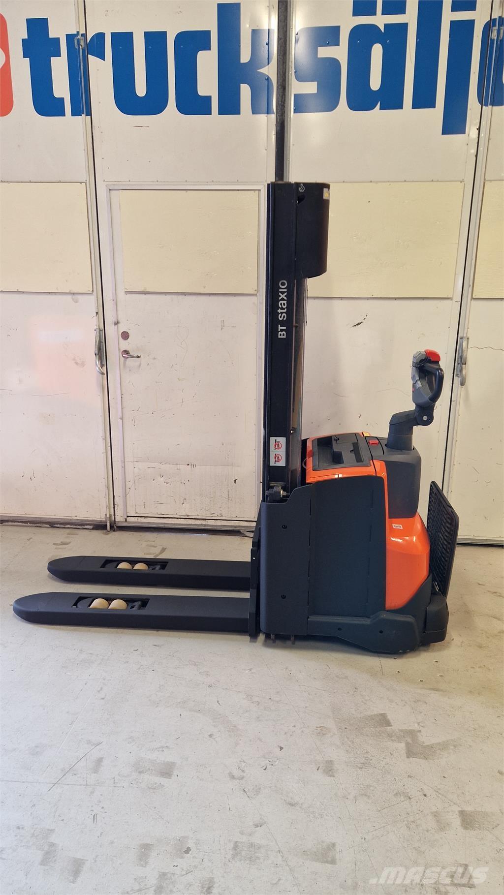 Toyota SWE140L Самохідні електроштабелери