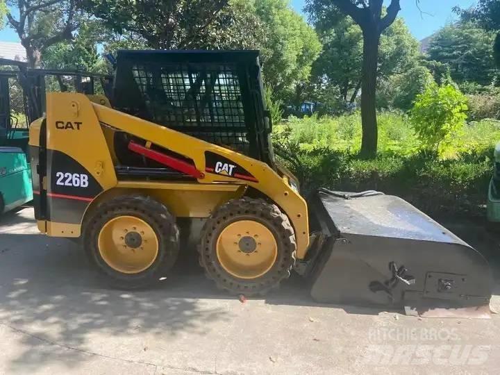 Cata-Dyne 226B Міні-навантажувачі