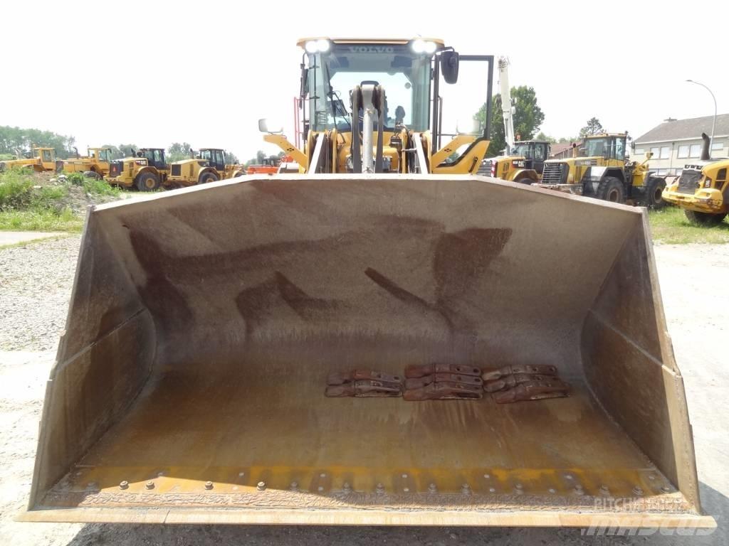 Volvo L 120 H Фронтальні навантажувачі