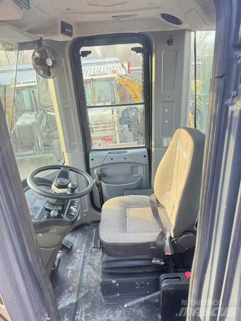 XCMG LW 500 F N Фронтальні навантажувачі