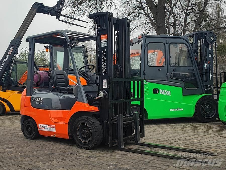 Toyota 42-7FGF18 Газові навантажувачі