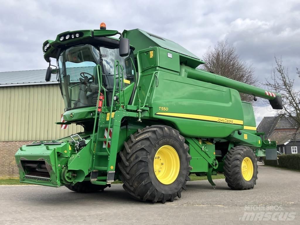 John Deere T550 Зернозбиральні комбайни