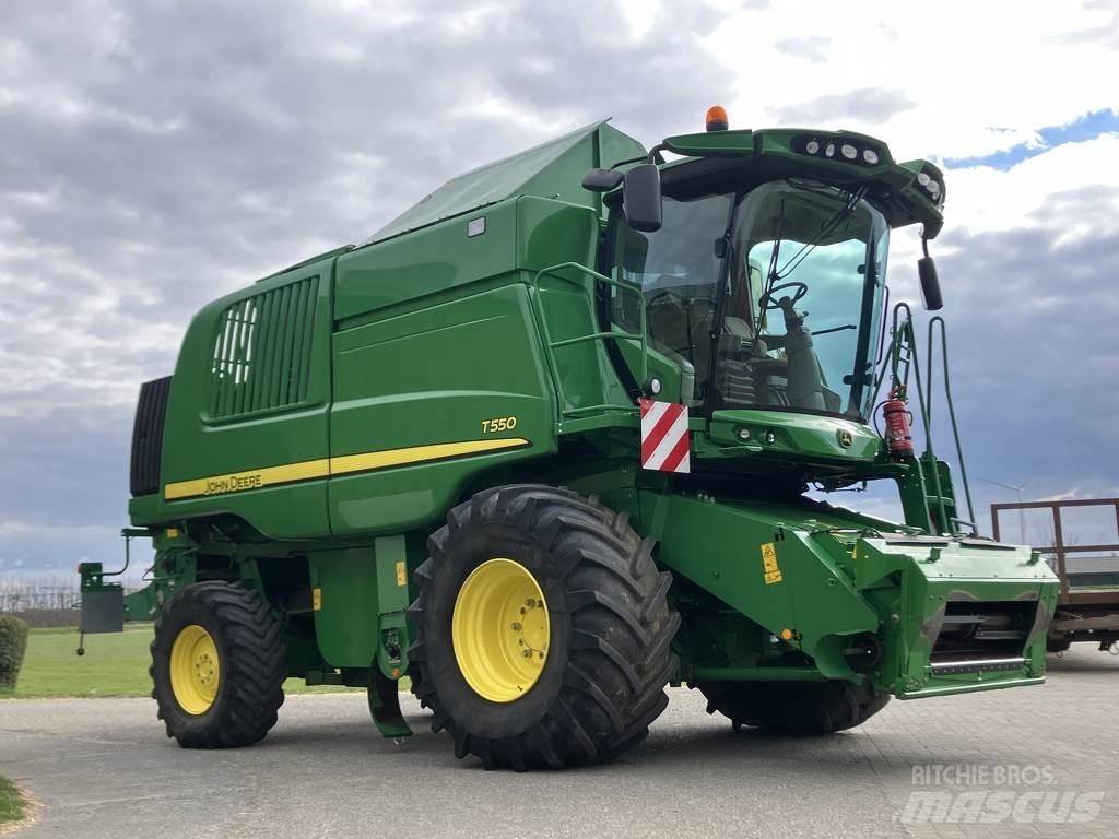 John Deere T550 Зернозбиральні комбайни