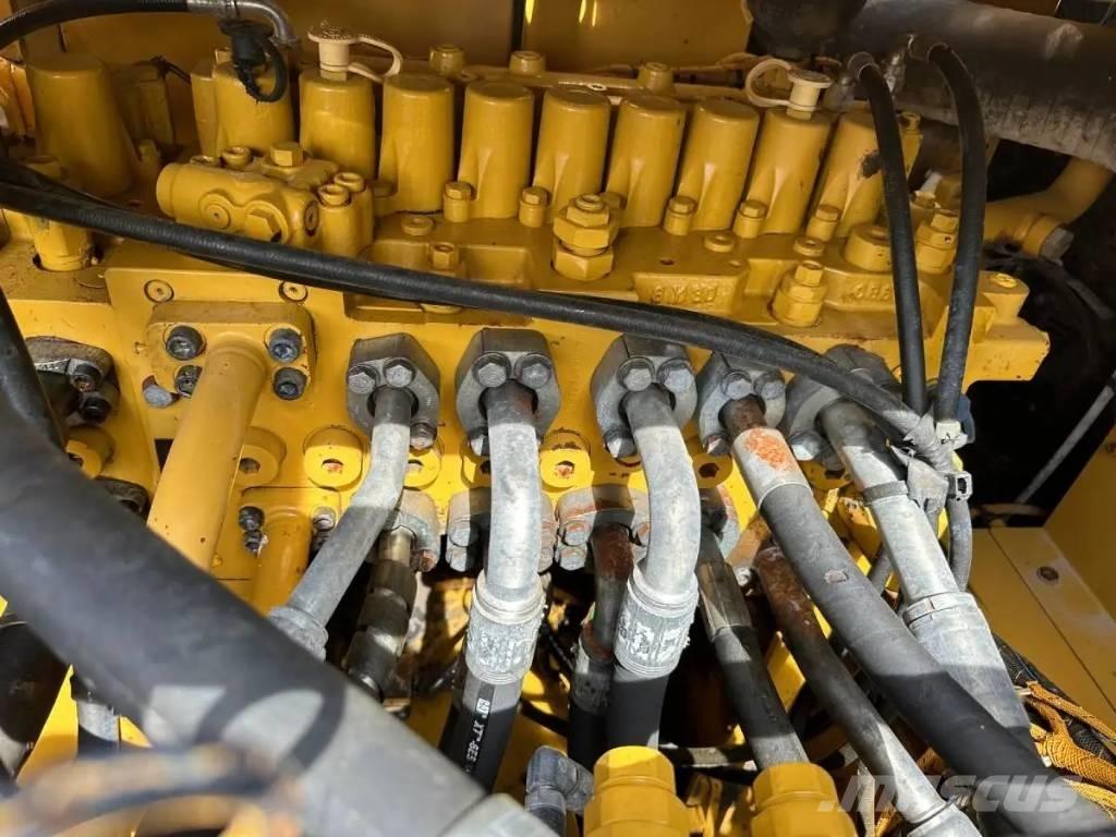 CAT 330GC Гусеничні екскаватори