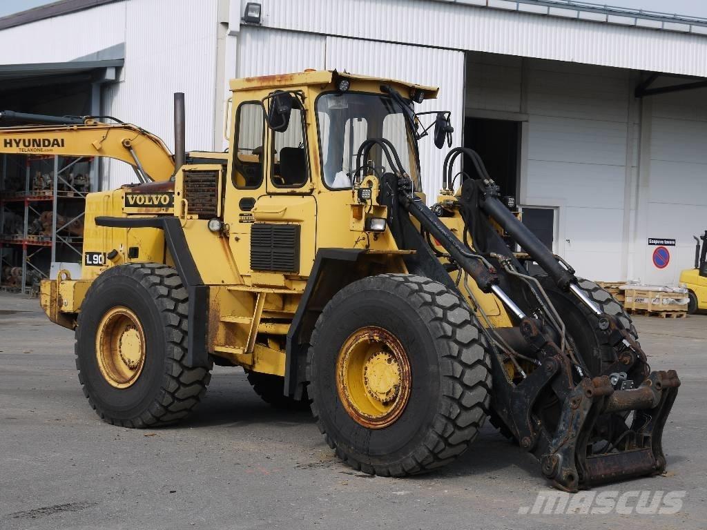 Volvo L 90 Фронтальні навантажувачі