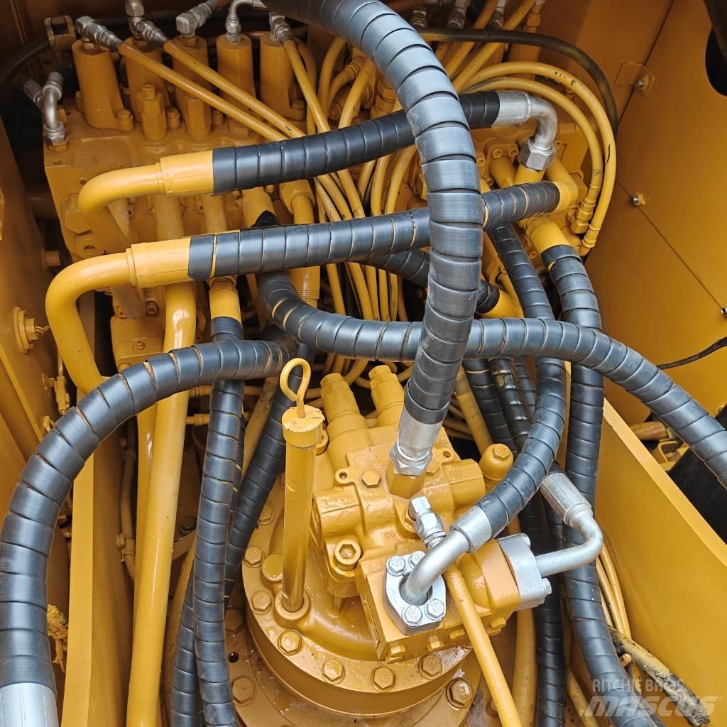 CAT 320D2 Гусеничні екскаватори