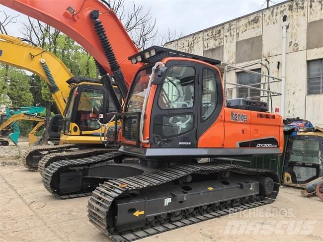 Doosan DX 300 LC Гусеничні екскаватори