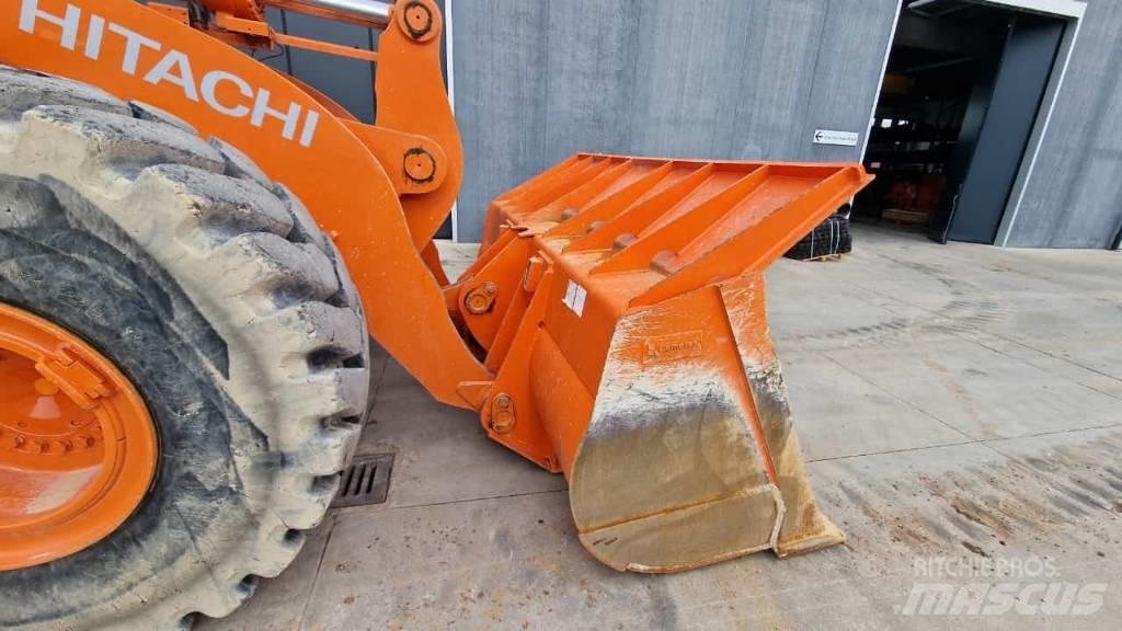 Hitachi ZW 310-6 Фронтальні навантажувачі