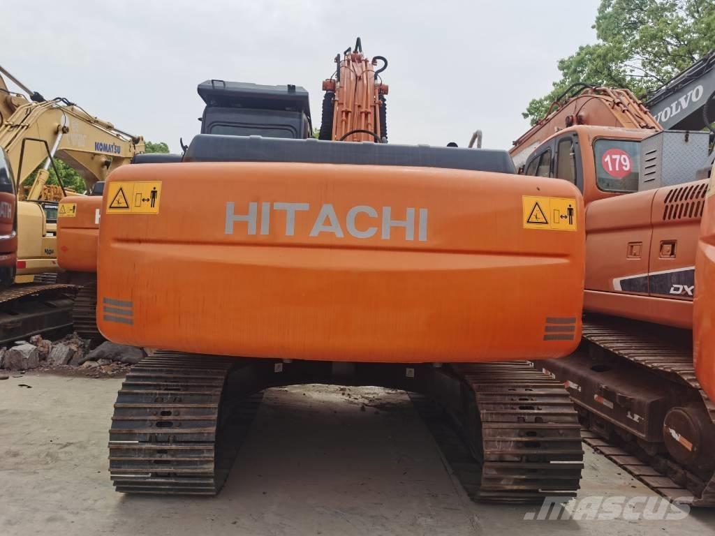 Hitachi ZX 200 Гусеничні екскаватори