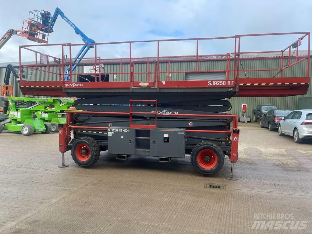 SkyJack SJ 9250 RT Підйомники-ножиці
