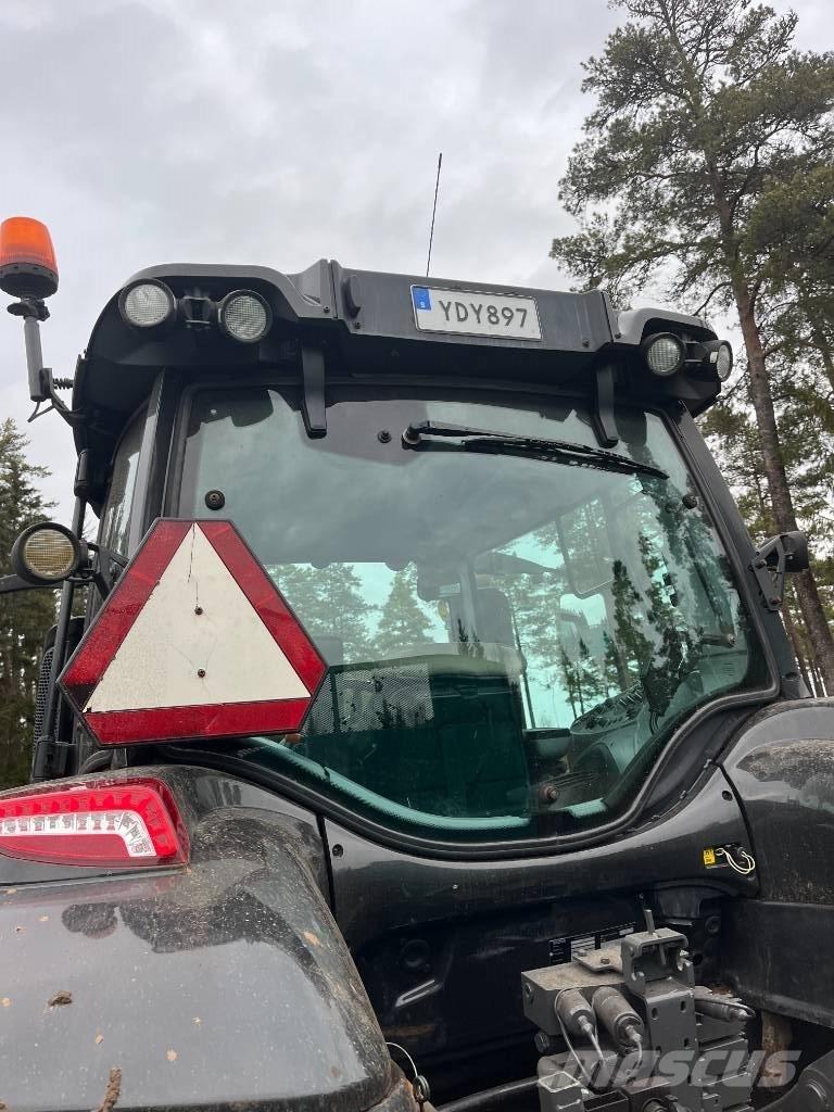 Valtra T 214 D Трактори