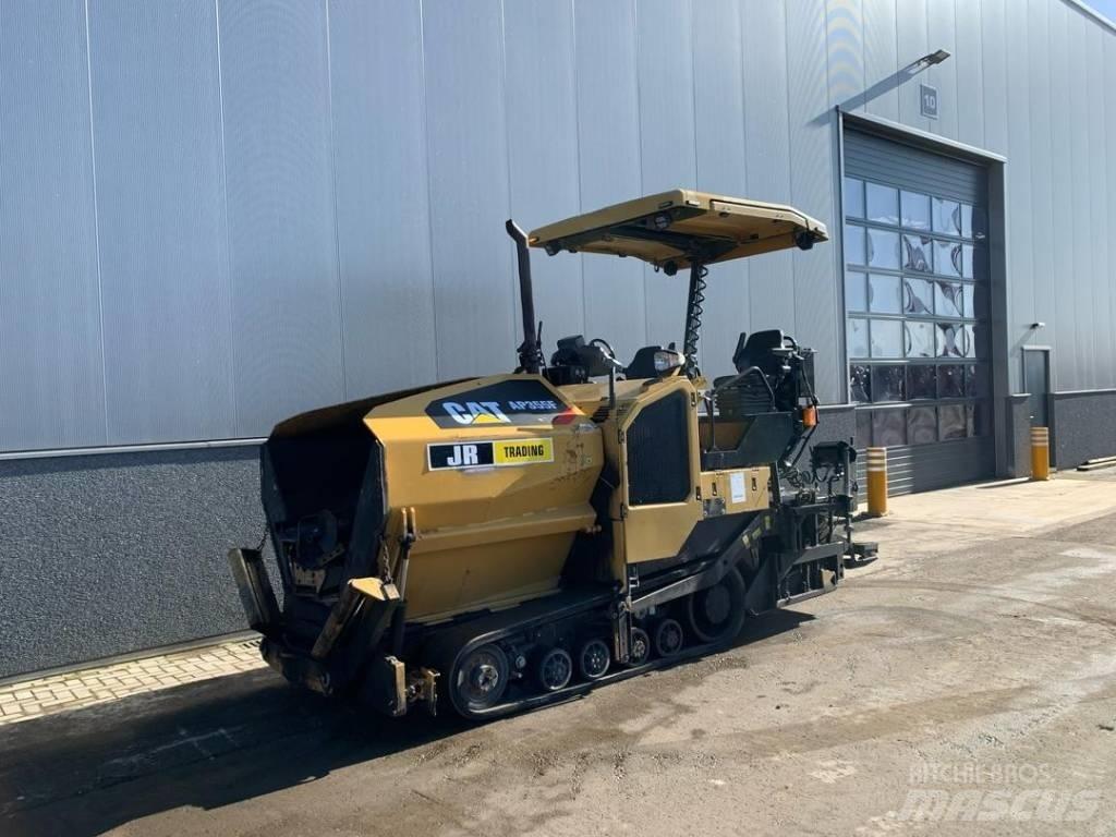 CAT AP355F Асфальтовкладачі