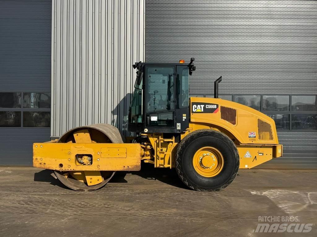 CAT CS66B Грунтові котки