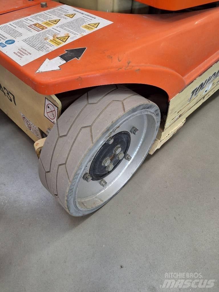 JLG Toucan 10 E Вертикальні щоглові підйомники