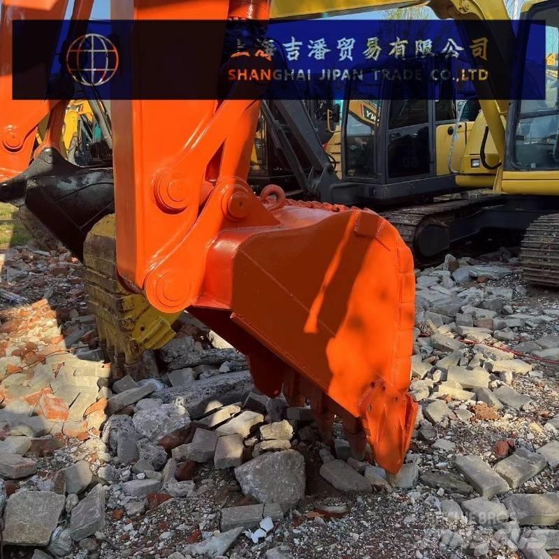 Hitachi ZX 135 Гусеничні екскаватори