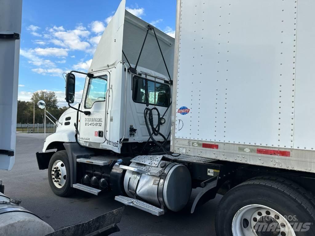 Mack Truck Тягачі