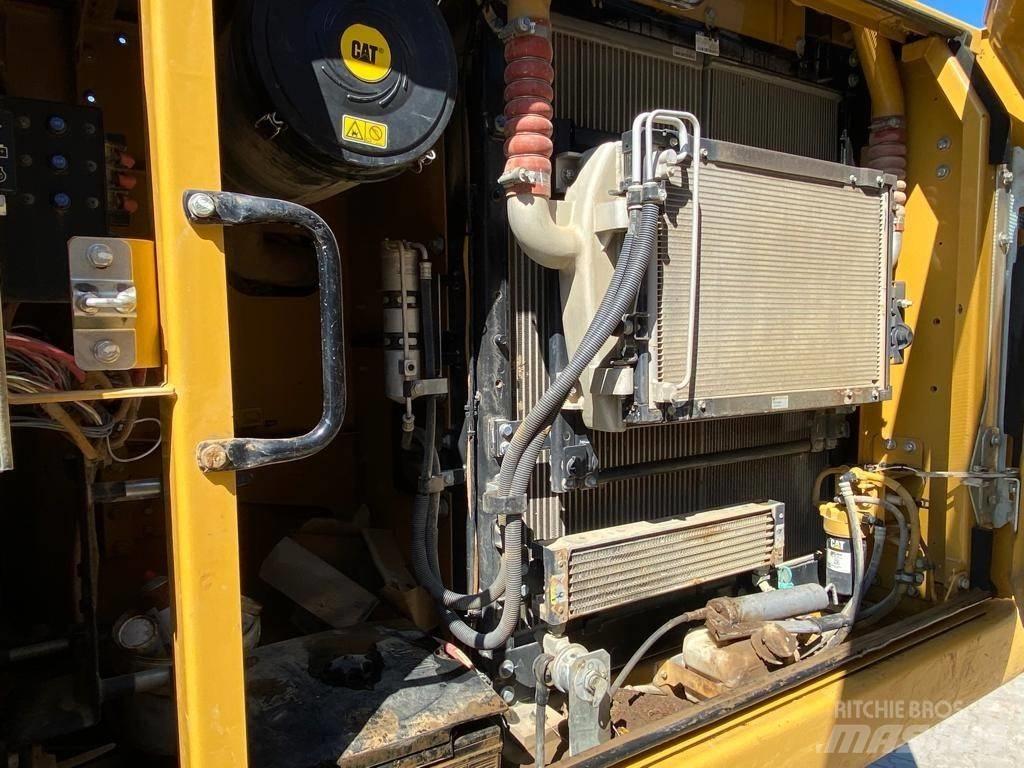 CAT 323 E Гусеничні екскаватори
