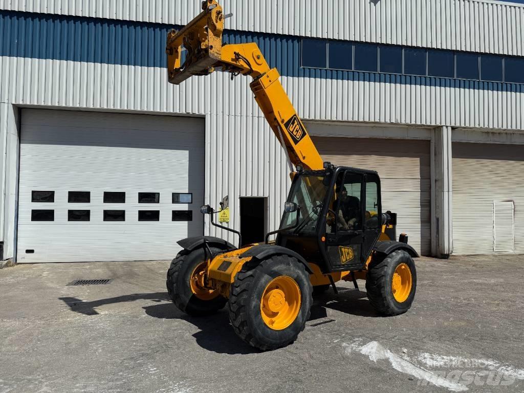 JCB 528-70 Телескопічні навантажувачі