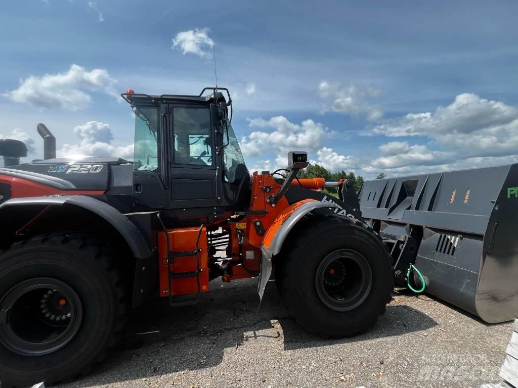 Hitachi ZW 220 Фронтальні навантажувачі