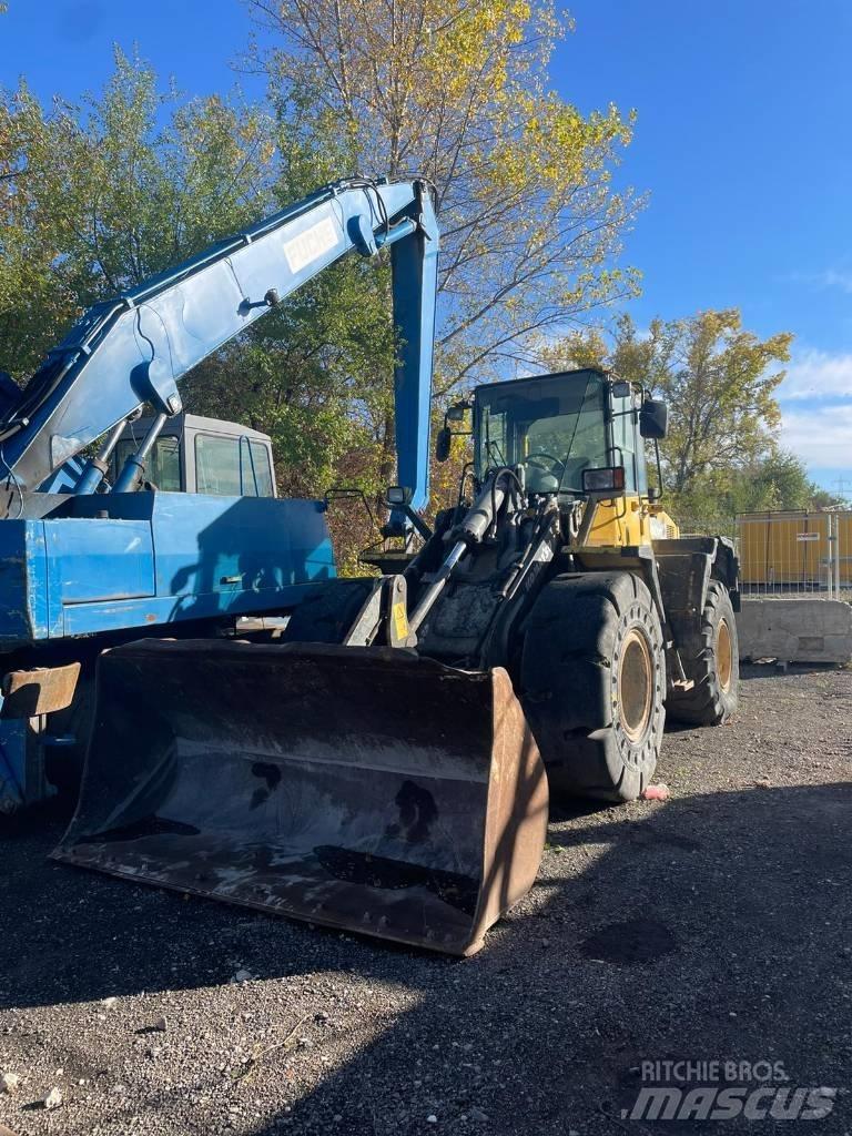 Komatsu WA 200 PT-5 Фронтальні навантажувачі