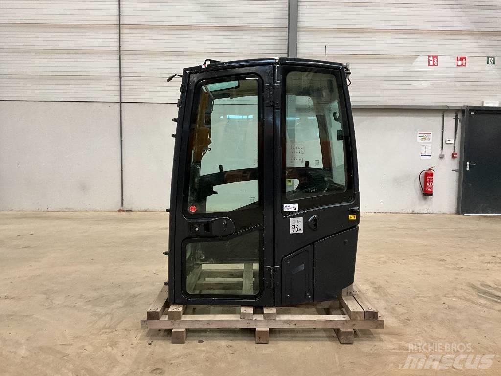 Kubota U 56-5 Кабіна