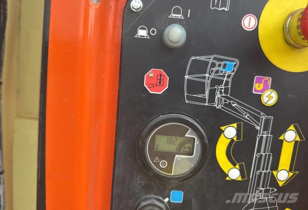 JLG Toucan 8 E Вертикальні щоглові підйомники