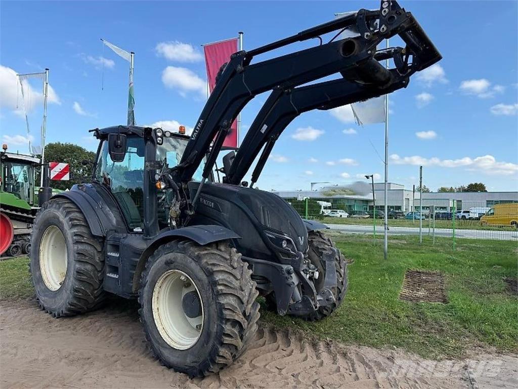 Valtra T 254 Versu Трактори