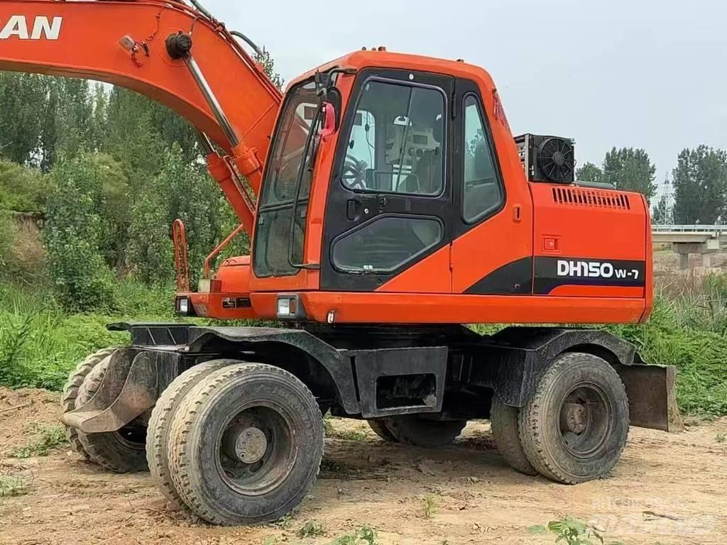 Doosan 150 W-7 Колісні екскаватори