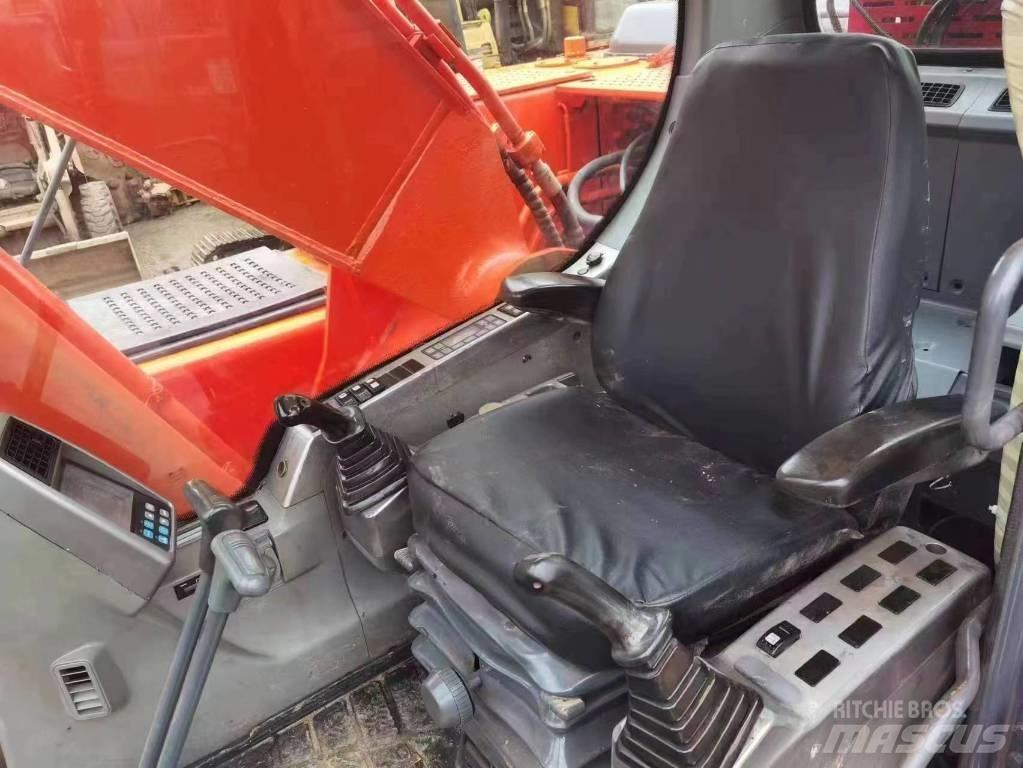 Doosan DX225LC Гусеничні екскаватори