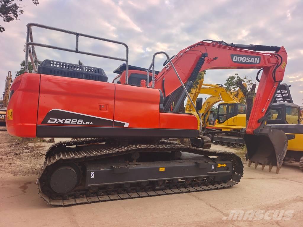 Doosan DX 225 LCA Гусеничні екскаватори