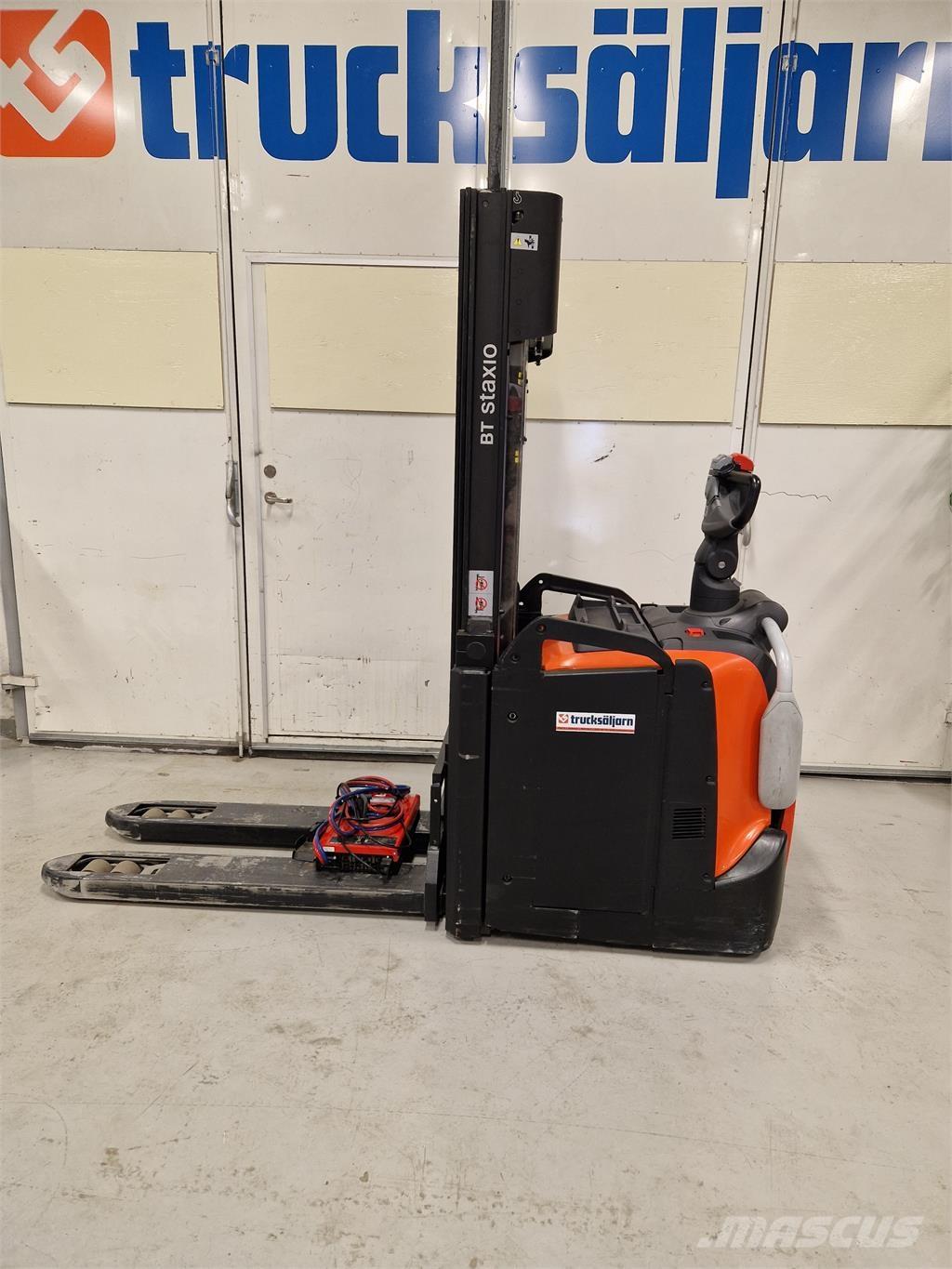 Toyota SPE120L Самохідні електроштабелери