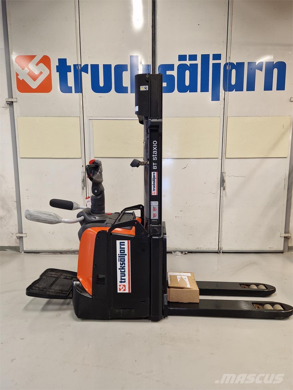 Toyota SPE120L Самохідні електроштабелери