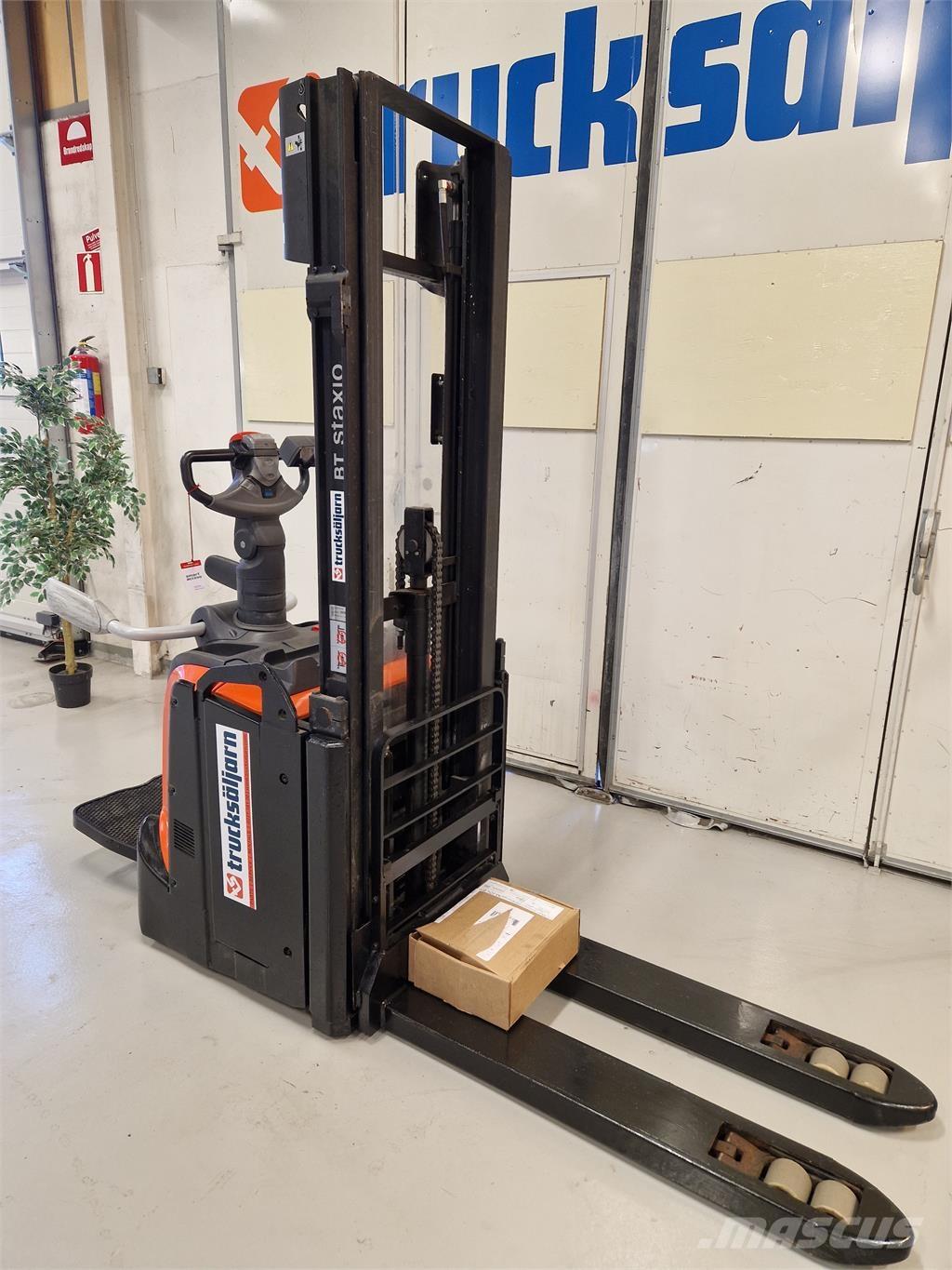 Toyota SPE120L Самохідні електроштабелери