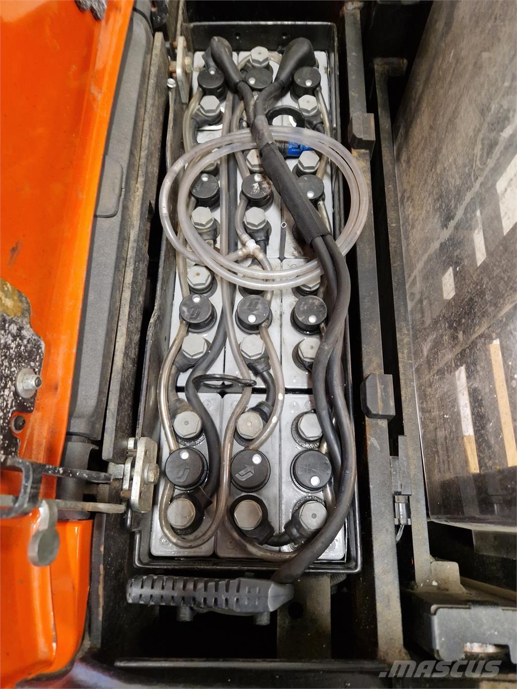 Toyota SPE120L Самохідні електроштабелери